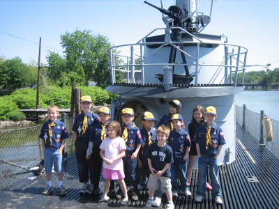 Pack 229 Wolf Den visits the USS Ling